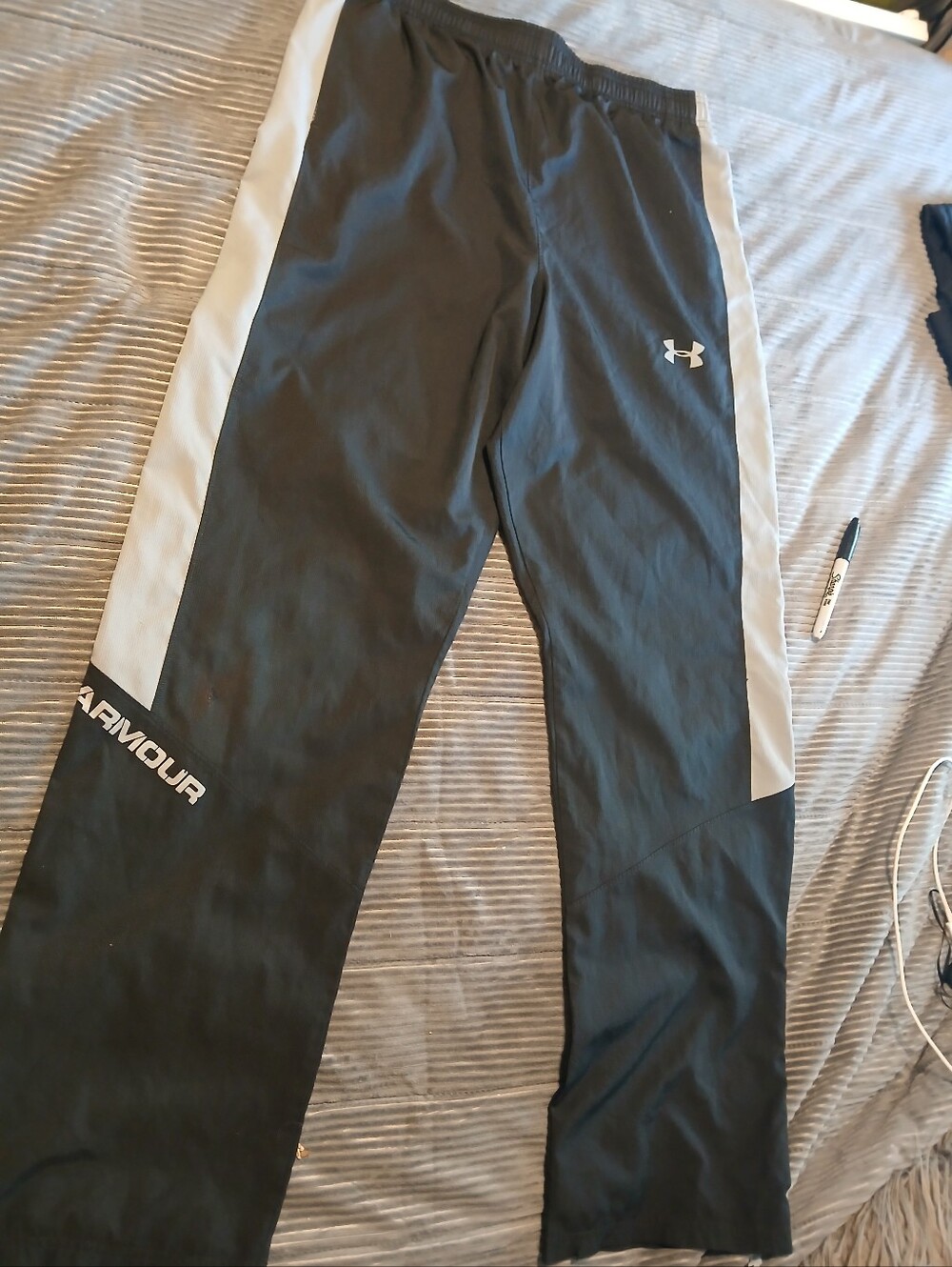 Under Armour Black Track Pants with Light Gray Side Panels Youth XL